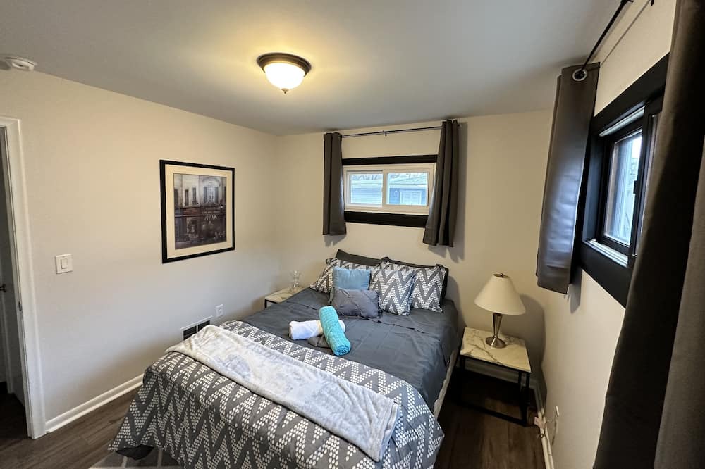 Photo of Bedroom in Dearborn Heights