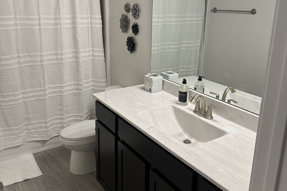 Photo of Bathroom in Los Lunas