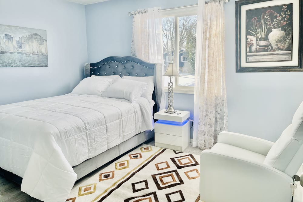 Photo of Bedroom in Maplewood