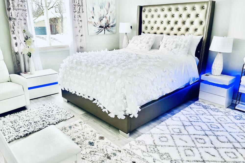 Photo of Bedroom in Maplewood