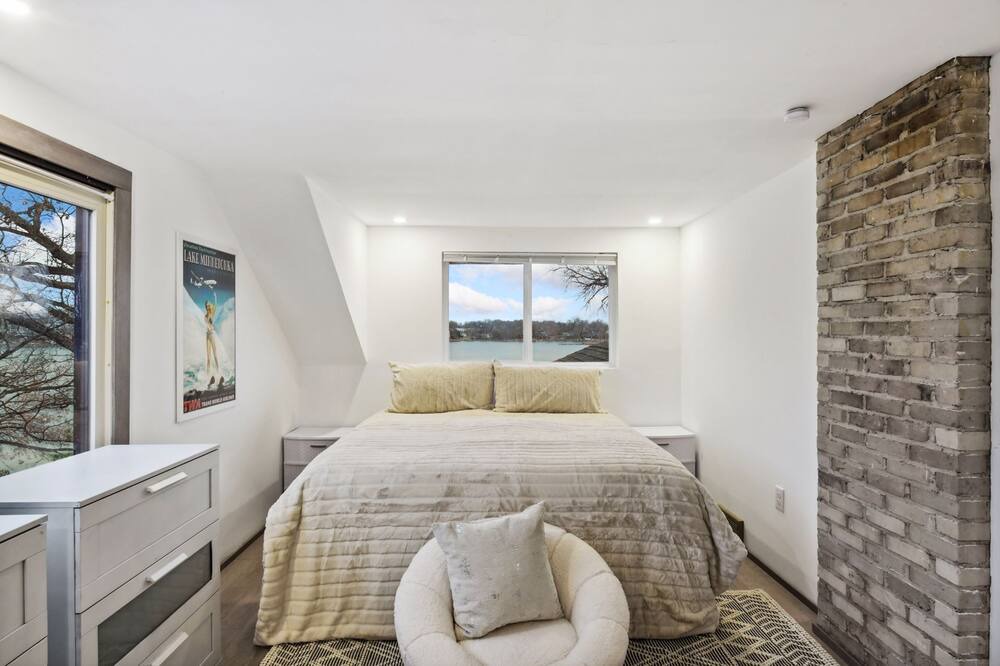 Photo of Bedroom in Mound