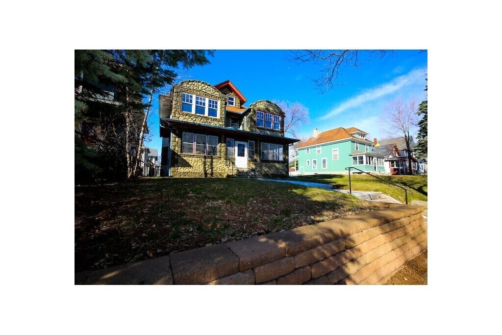 Photo of Outdoor in Summit - University
