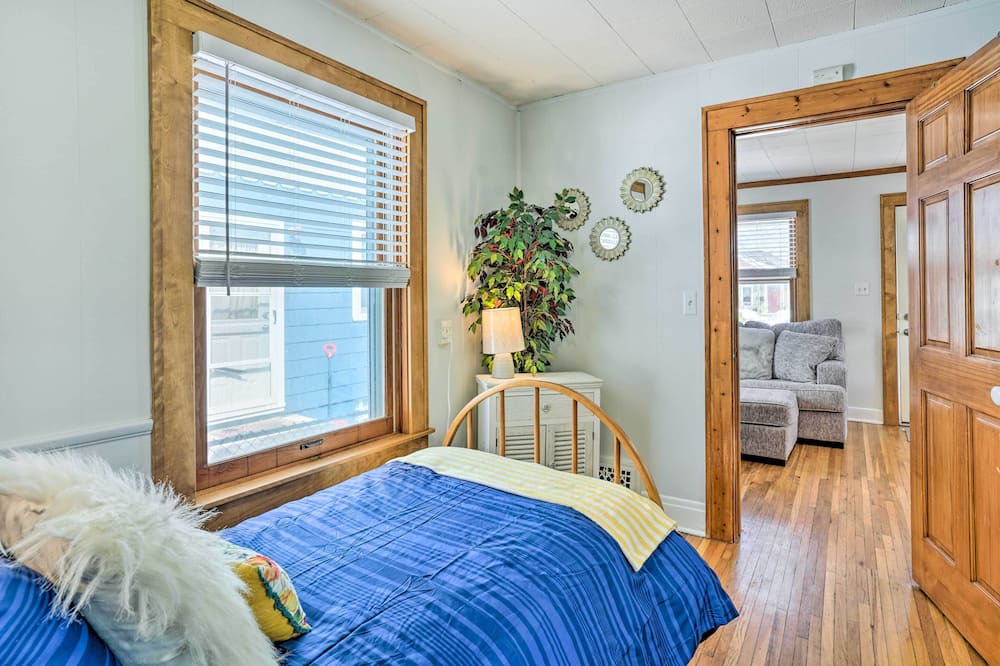 Photo of Bedroom in Morris Park