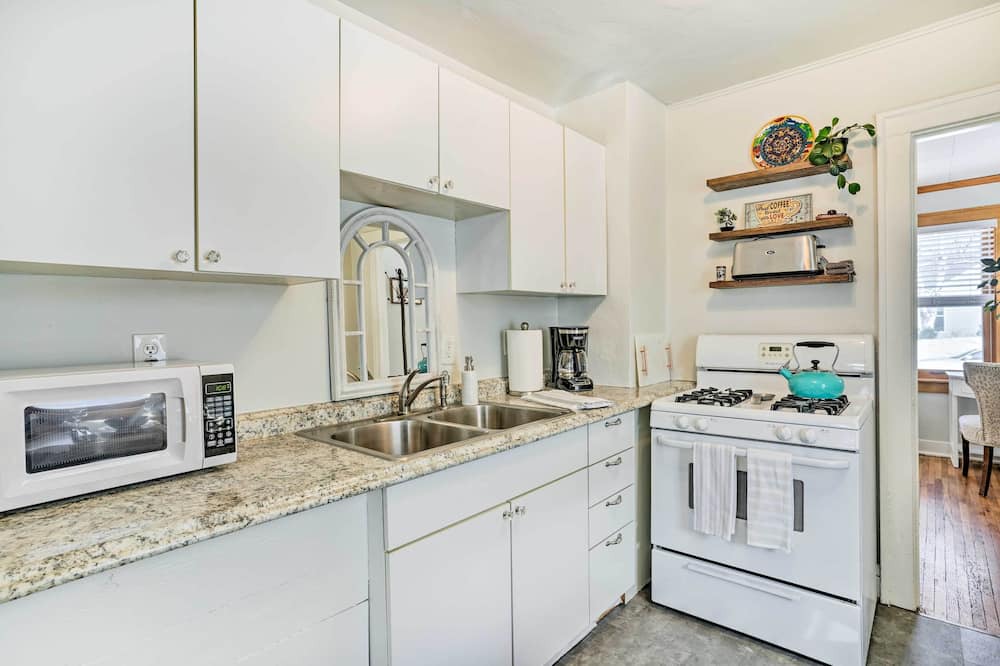Photo of Kitchen in Morris Park