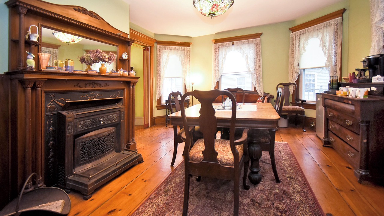 Photo of Livingroom in Shelburne Falls