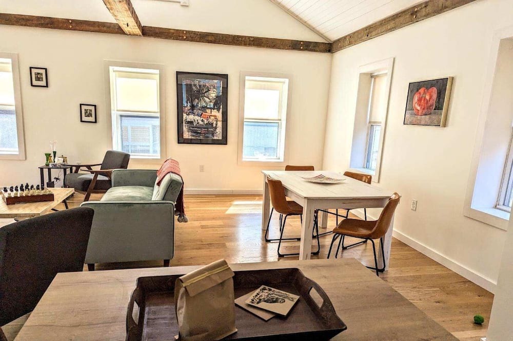 Photo of Livingroom in North Adams