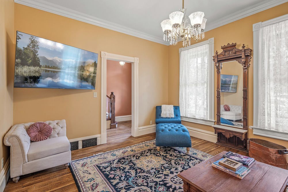 Photo of Livingroom in West Seventh