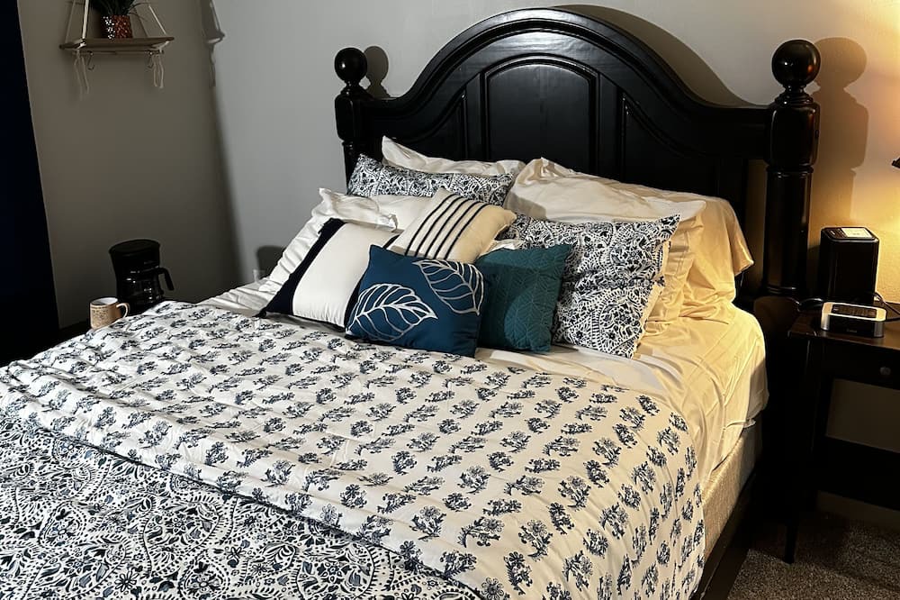 Photo of Bedroom in West Bloomington