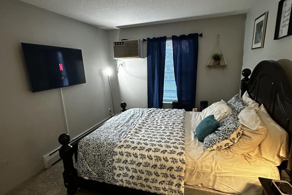 Photo of Bedroom in West Bloomington