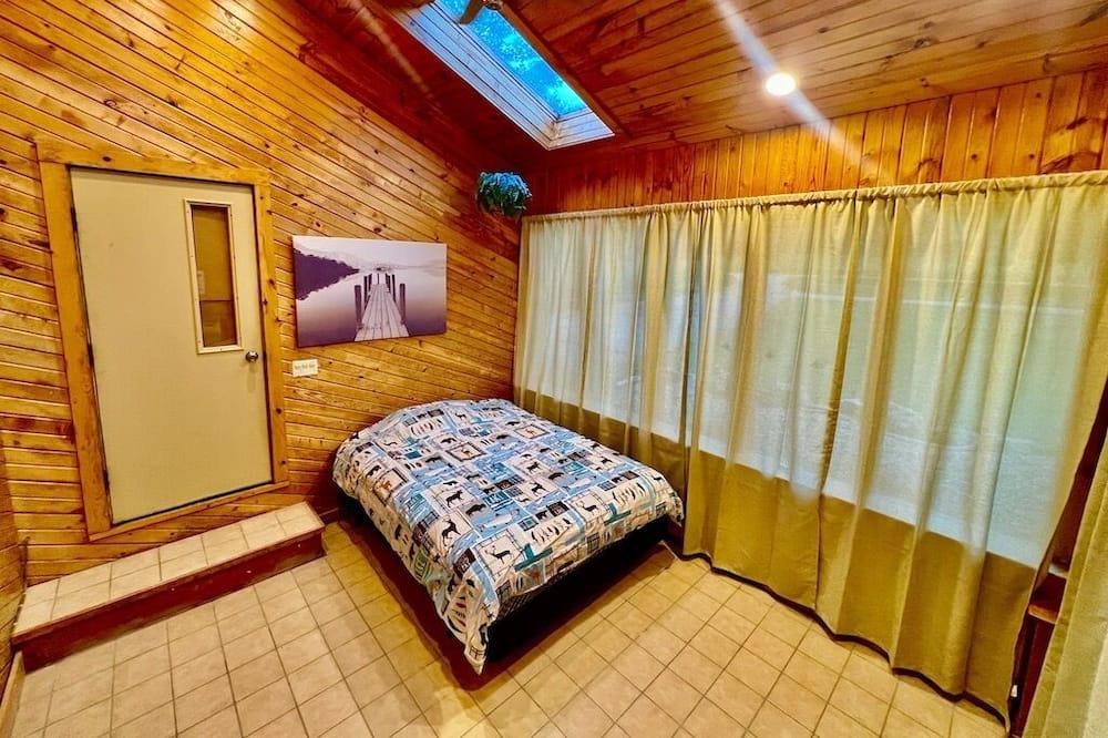 Photo of Bedroom in Lansing
