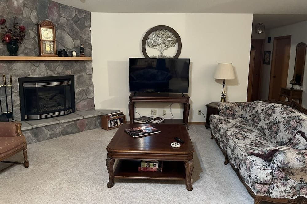 Photo of Livingroom in Spooner