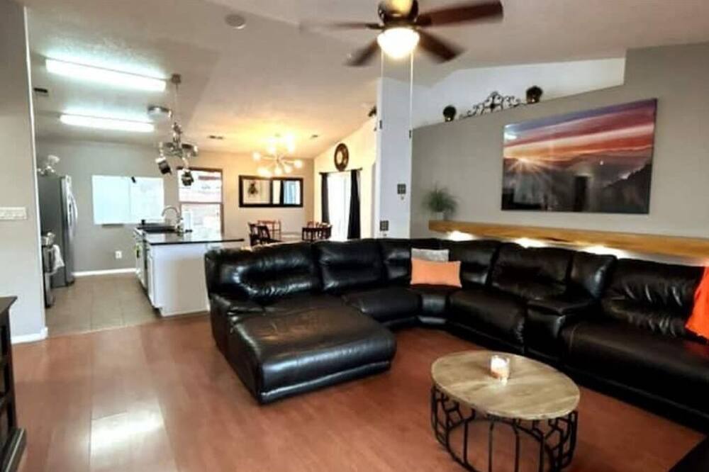 Photo of Livingroom in Westgate Heights