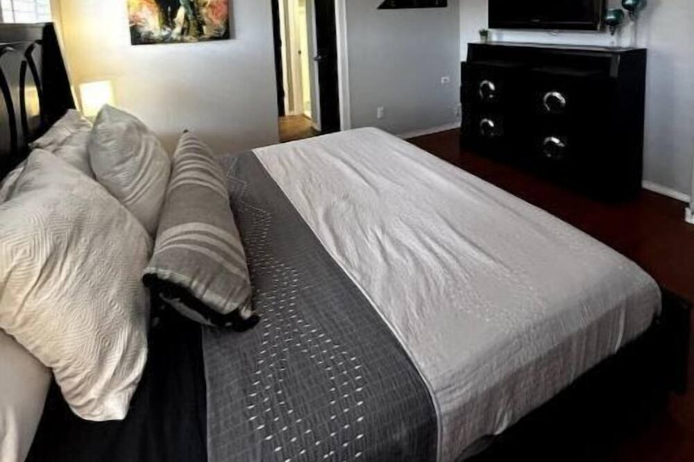 Photo of Bedroom in Westgate Heights
