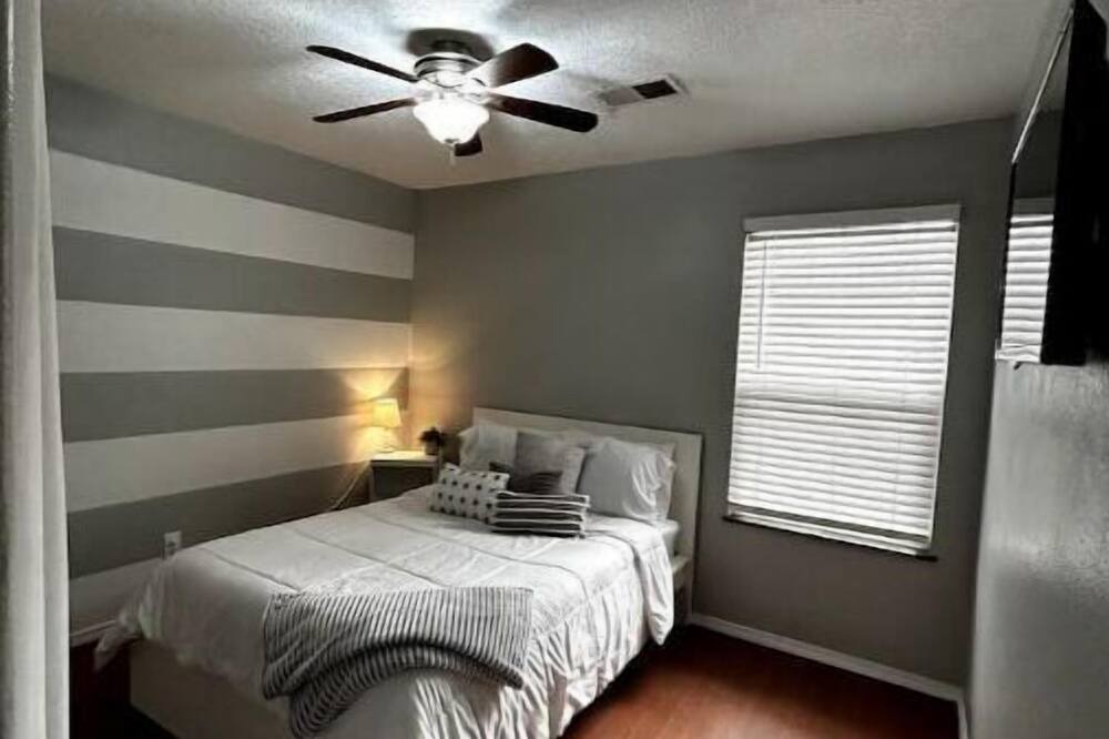 Photo of Bedroom in Westgate Heights