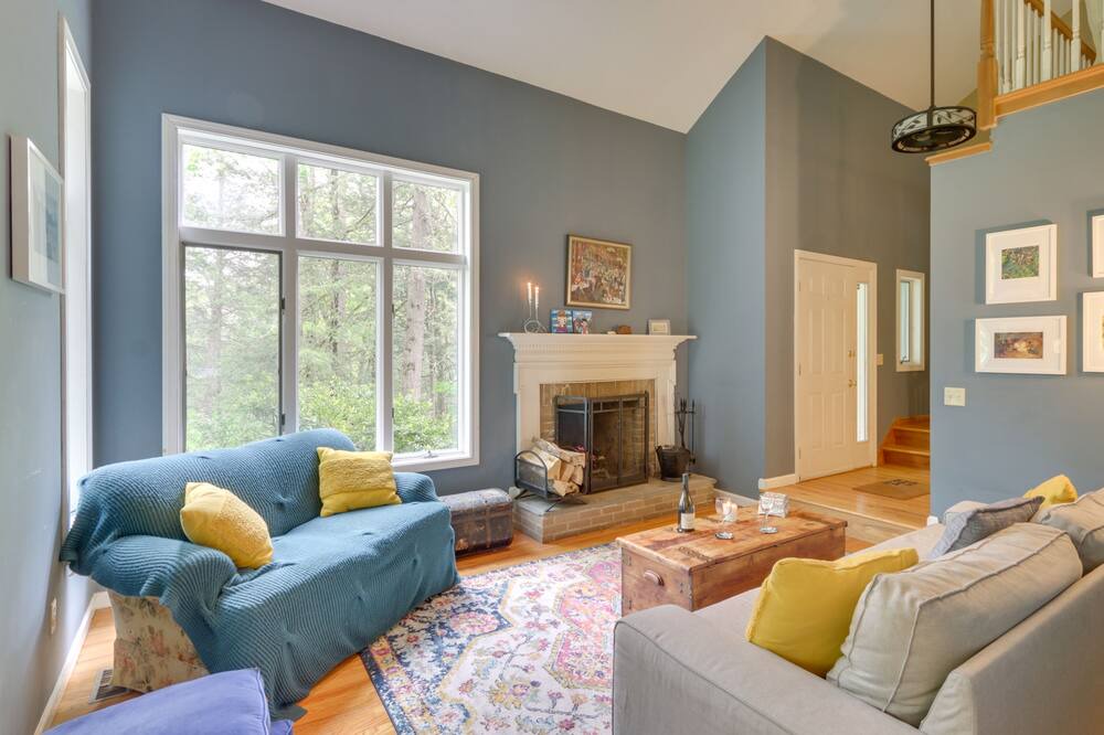 Photo of Livingroom in Winsted