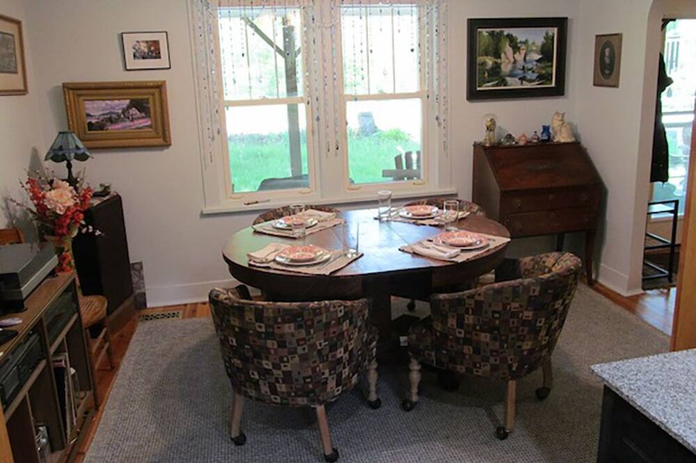 Photo of Livingroom in Malone
