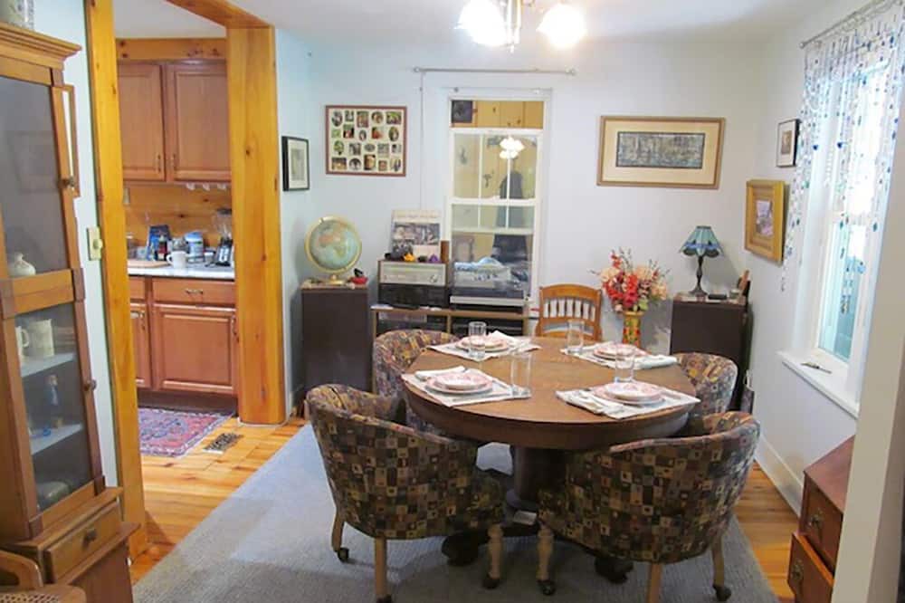 Photo of Livingroom in Malone
