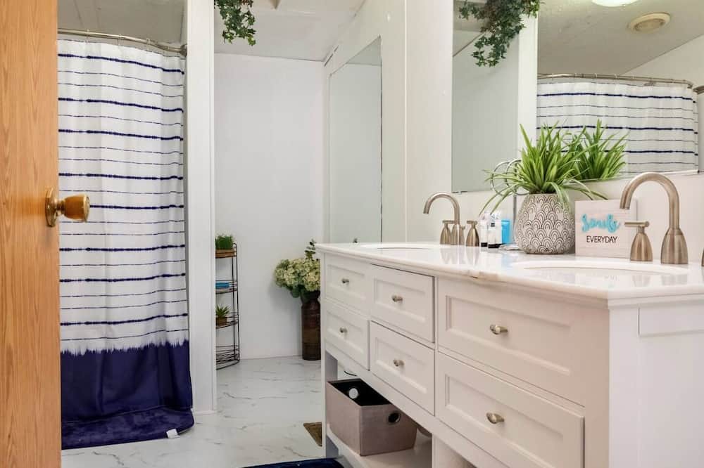 Photo of Bathroom in Powell