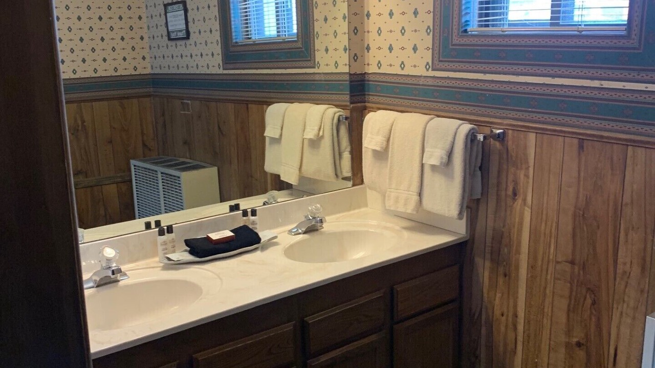 Photo of Bathroom in Red River