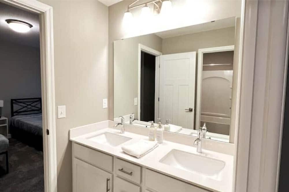 Photo of Bathroom in Navarre
