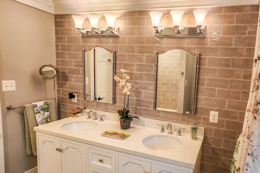 Photo of Bathroom in Carrolltowne