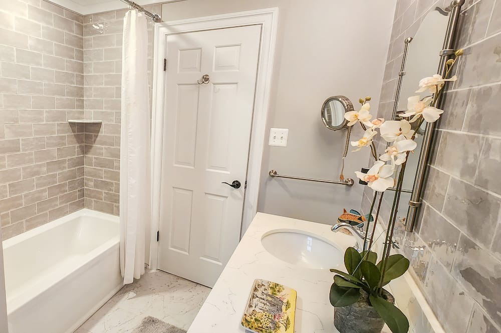 Photo of Bathroom in Carrolltowne