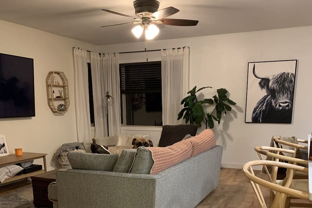 Photo of Livingroom in Hugo