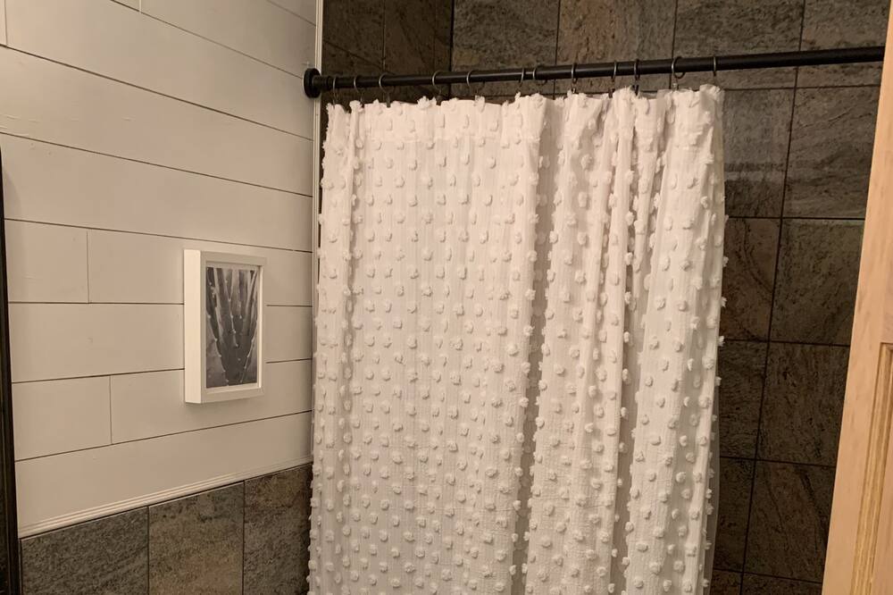 Photo of Bathroom in Hugo