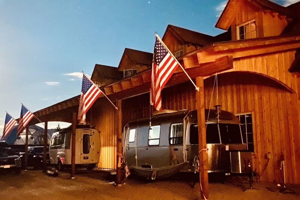Photo of Outdoor in Chromo