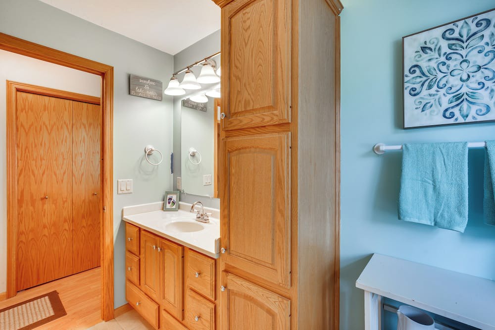 Photo of Bathroom in Madison Lake