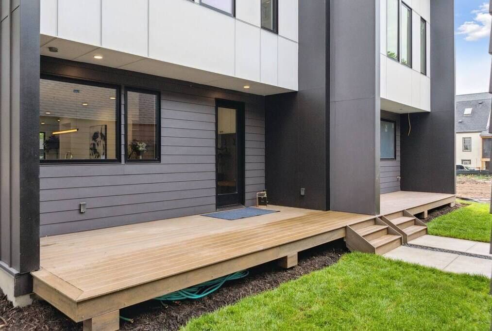 Photo of Outdoor in Linden Hills