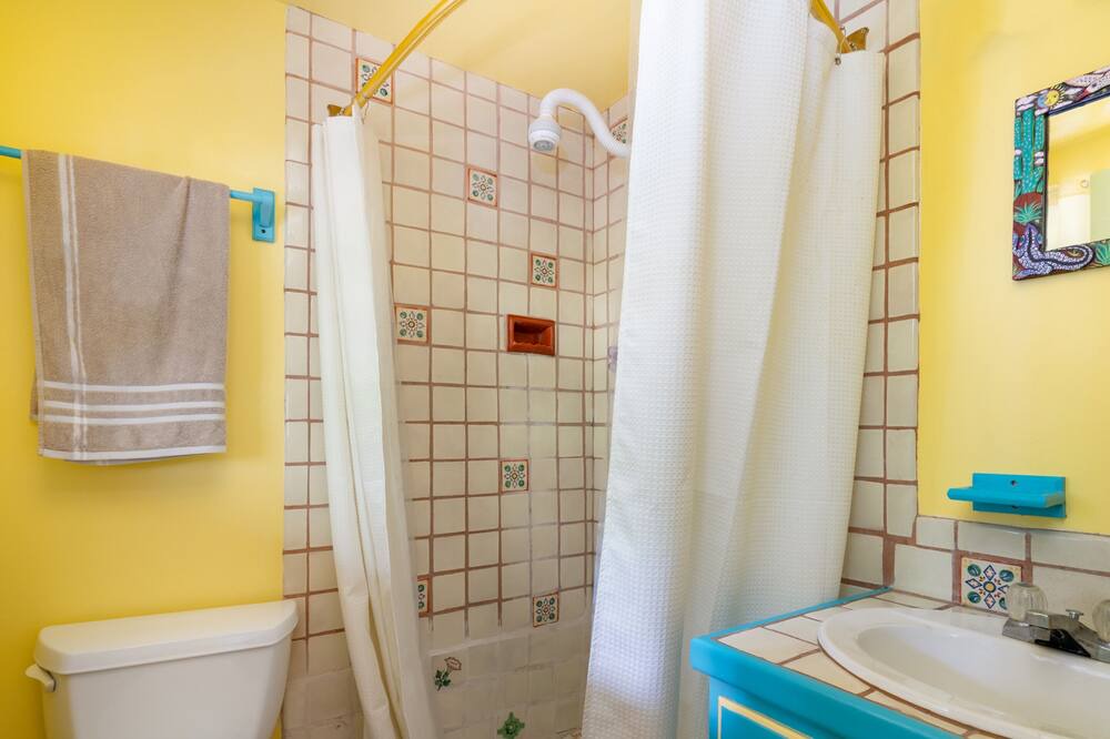 Photo of Bathroom in Canoncito