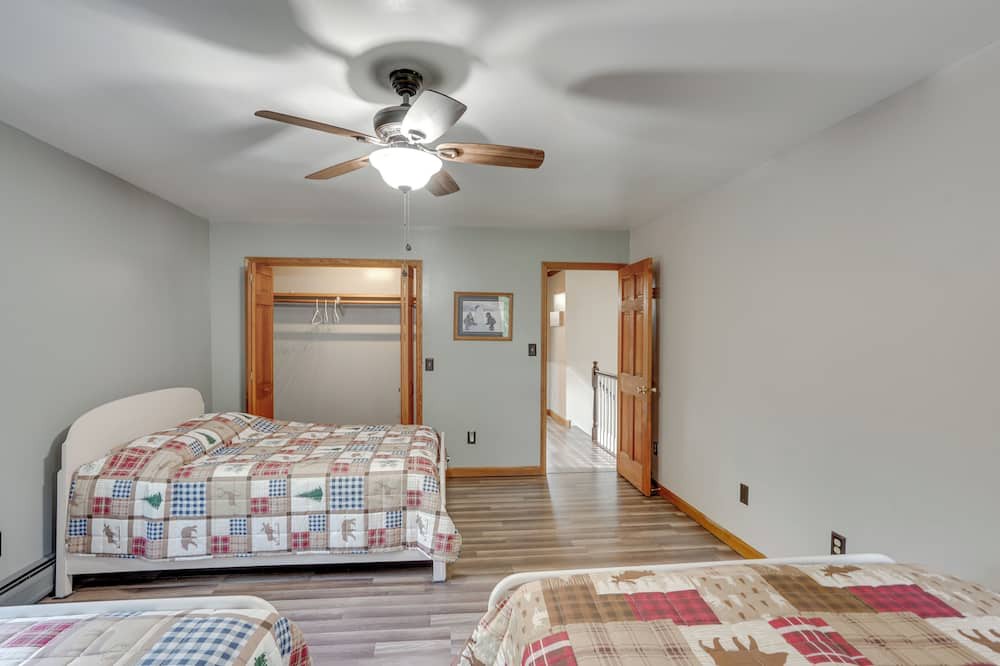 Photo of Bedroom in Town of Ephratah