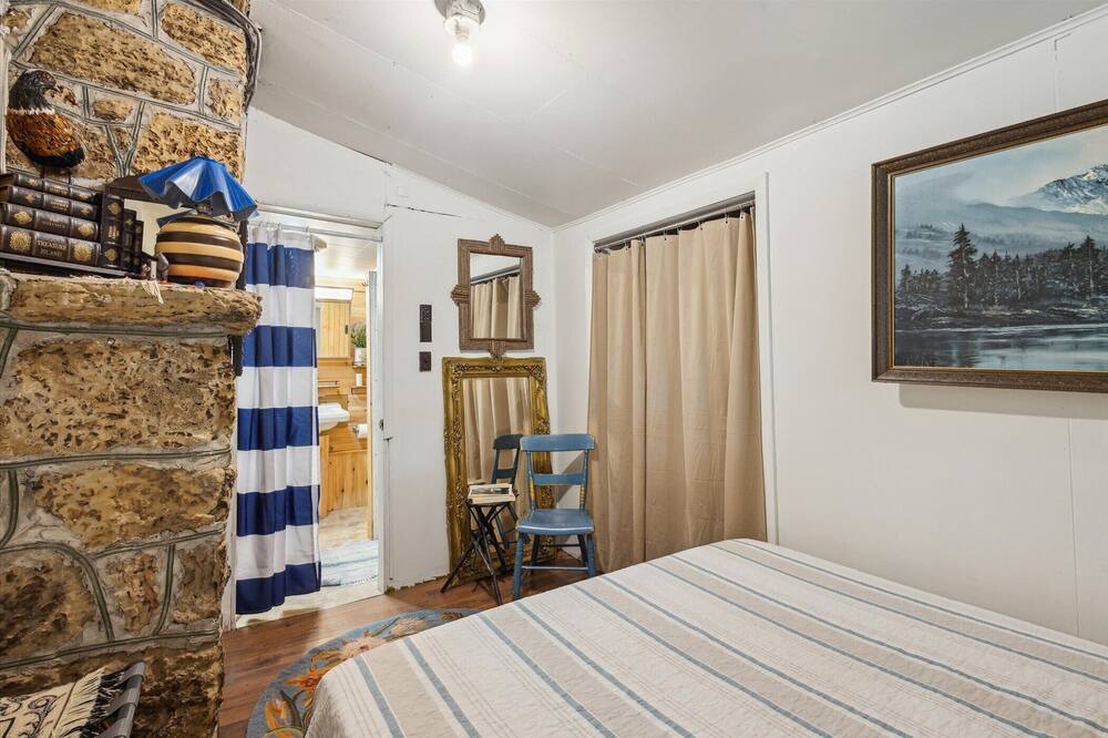 Photo of Bedroom in Abrams