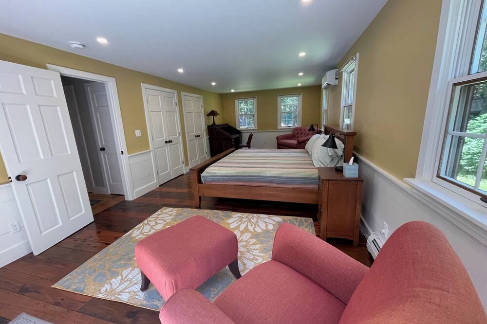 Photo of Bedroom in Williamsville