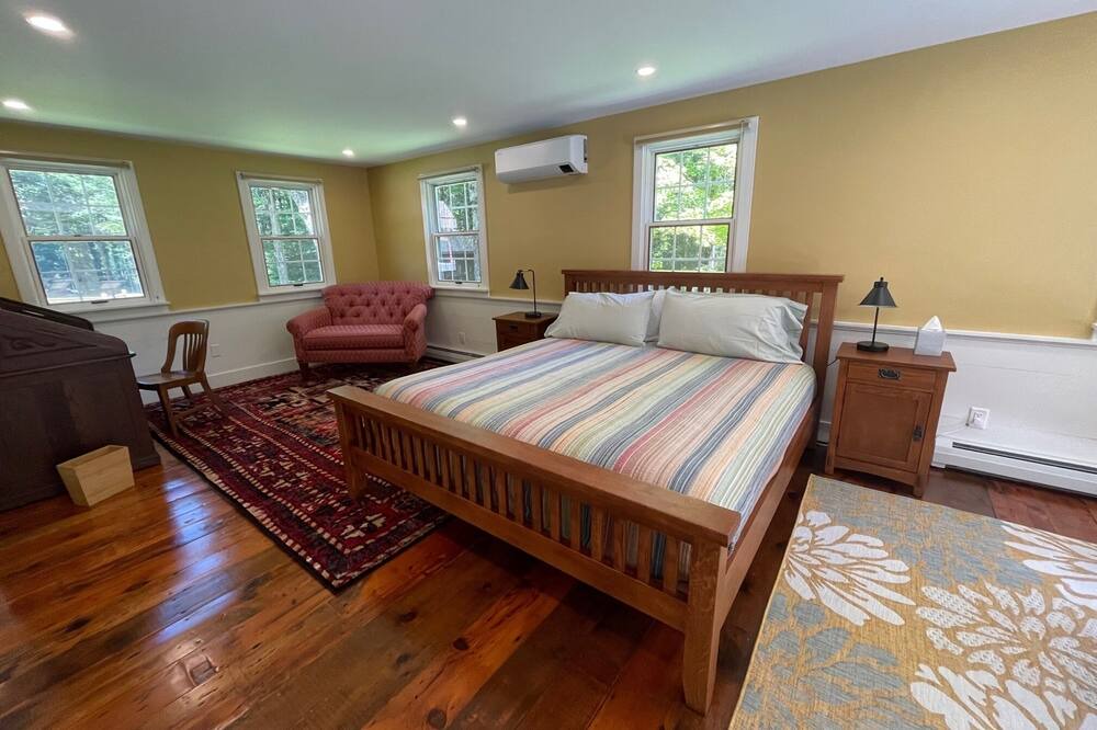 Photo of Bedroom in Williamsville
