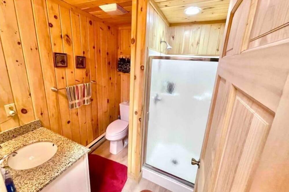 Photo of Bathroom in Huletts Landing