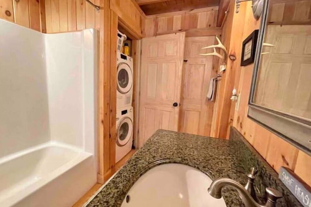 Photo of Bathroom in Huletts Landing