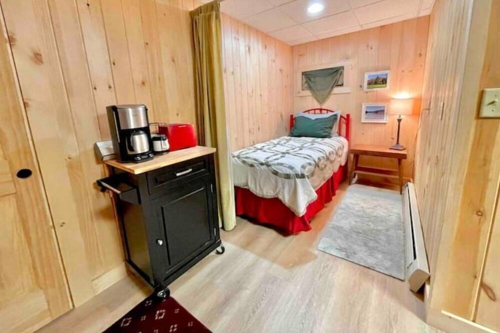 Photo of Bedroom in Huletts Landing