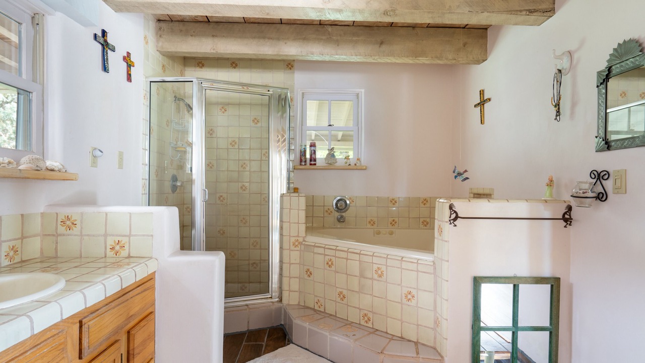 Photo of Bathroom in Canoncito