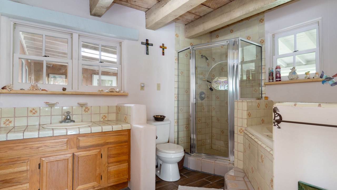Photo of Bathroom in Canoncito