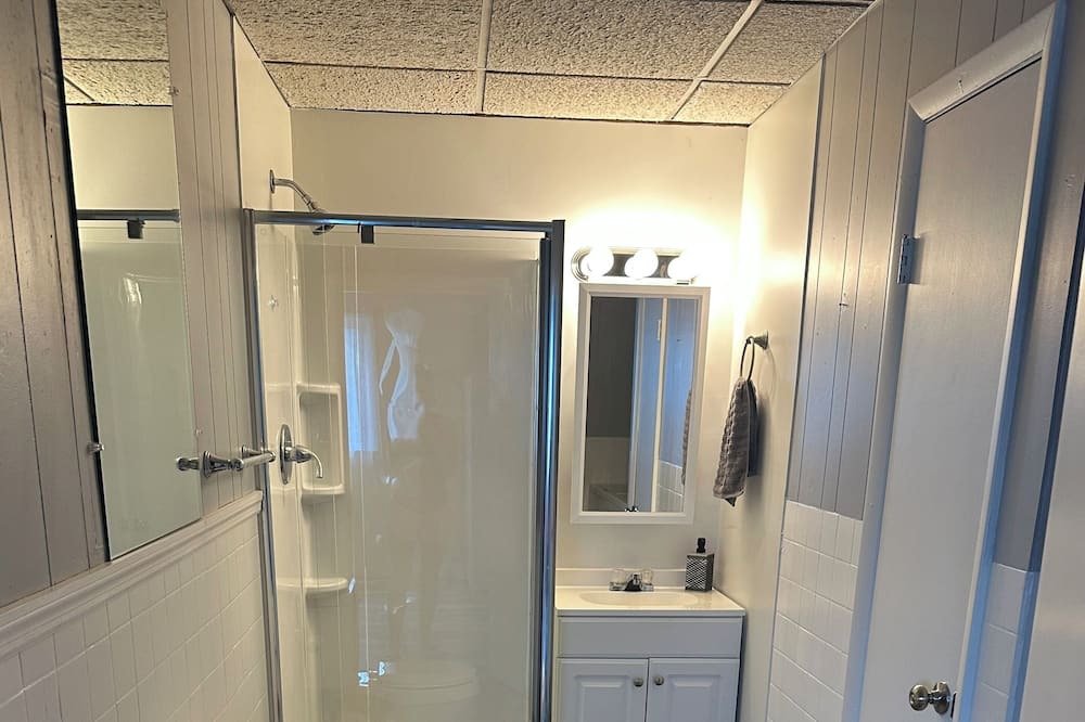 Photo of Bathroom in Williamson