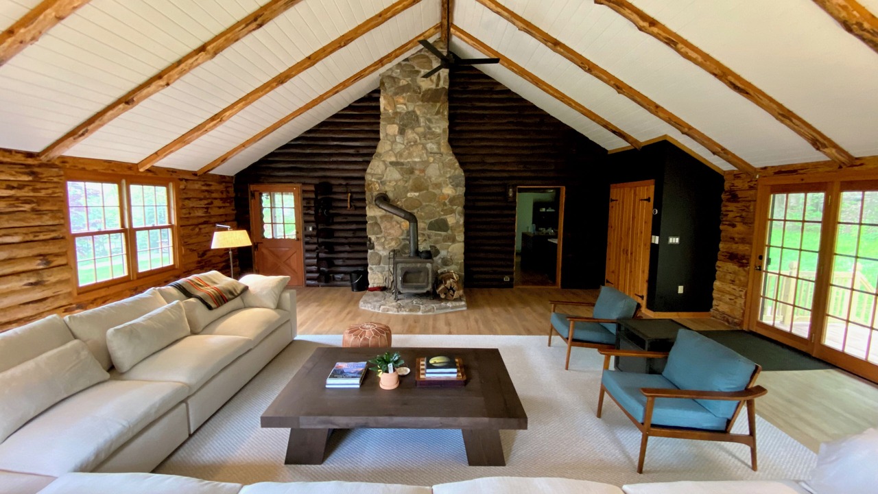 Photo of Livingroom in West Hill Lake