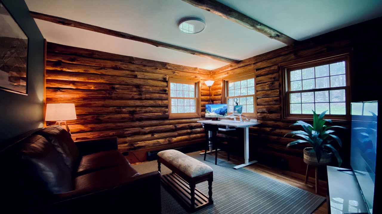 Photo of Livingroom in West Hill Lake