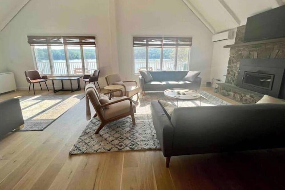 Photo of Livingroom in Winchester