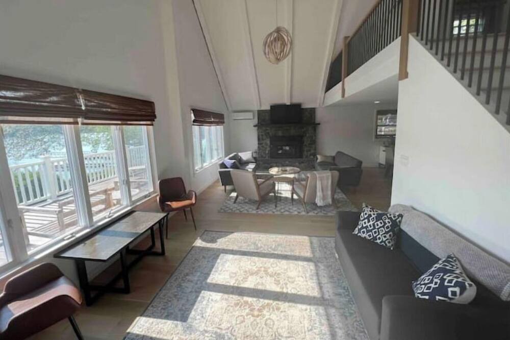 Photo of Livingroom in Winchester