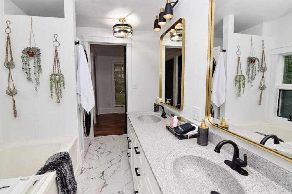 Photo of Bathroom in Waverly