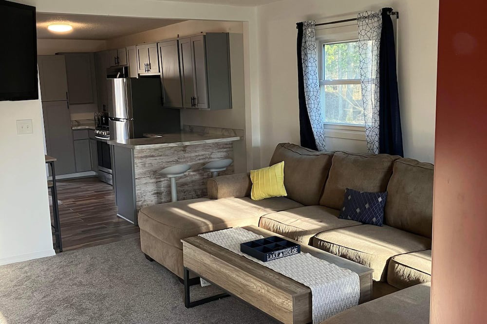 Photo of Livingroom in Oak Grove