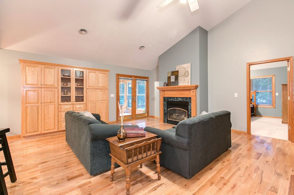 Photo of Livingroom in Deerwood