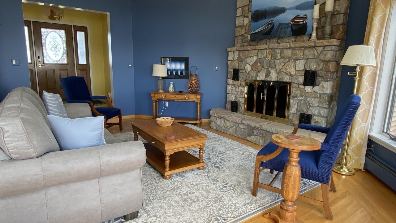 Photo of Livingroom in Schuyler Falls